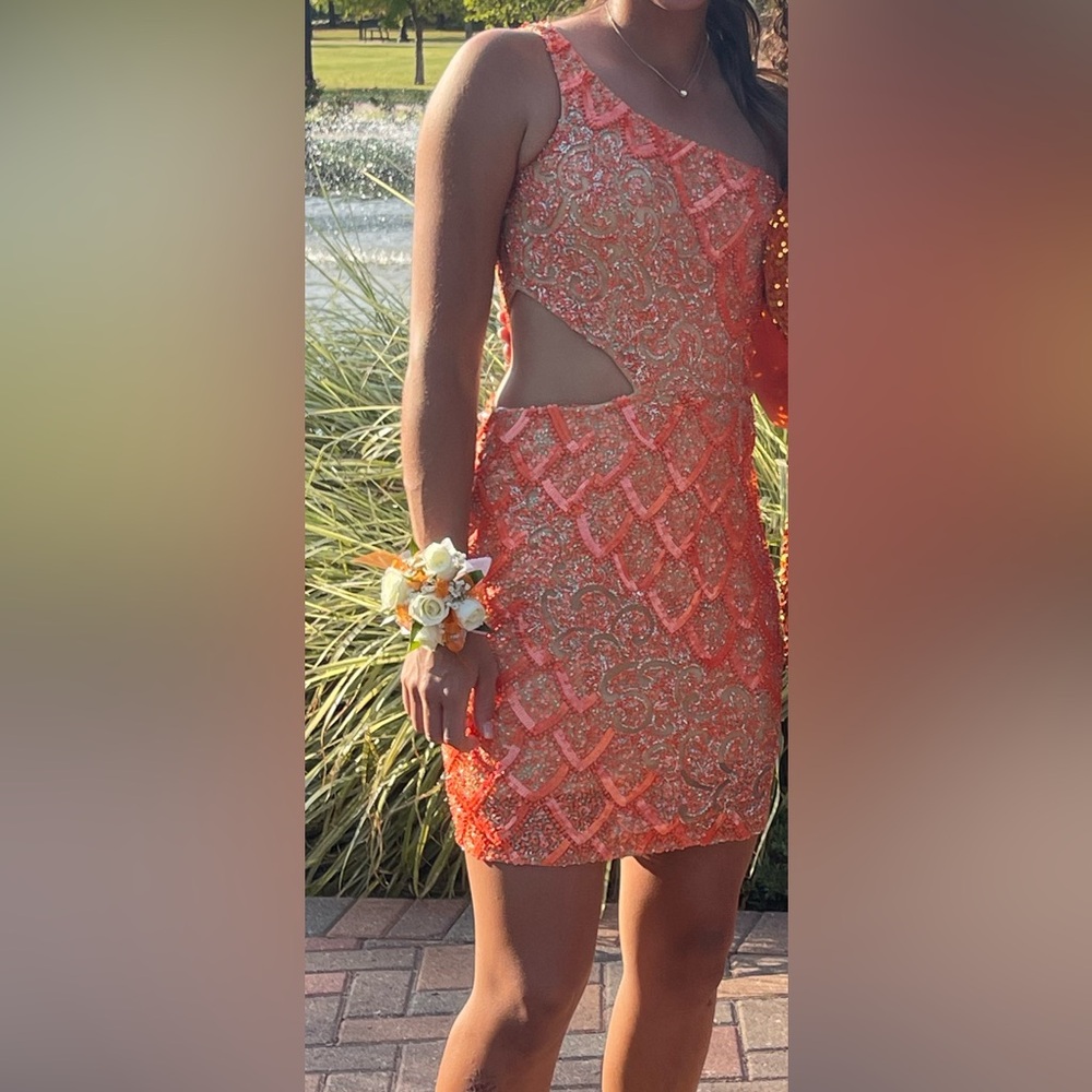 Beautiful dress one shoulder side cutout